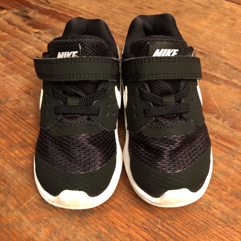 Nike toddler shoes. EUC